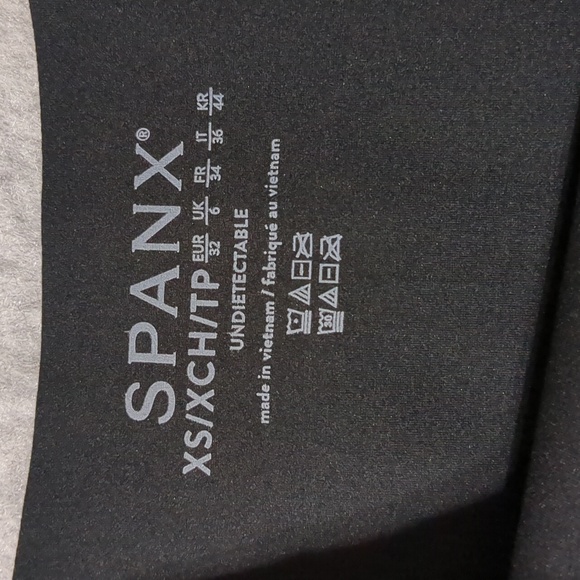 Spanx Undie-tectable black Thong  size XS - Picture 8 of 10